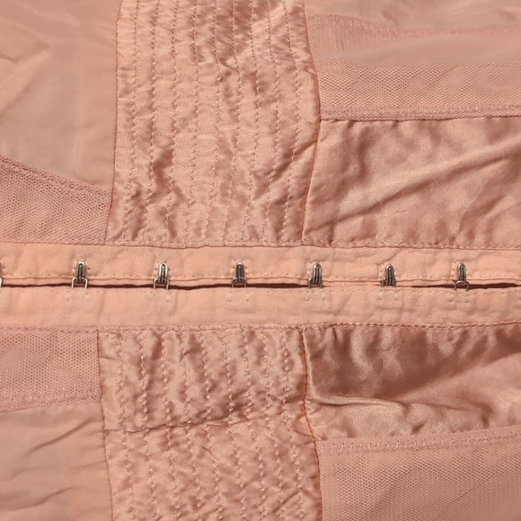 Vintage Sunny Leigh Pale Pink Silk Clasp Front Blouse Size Small - Picture 2 of 5